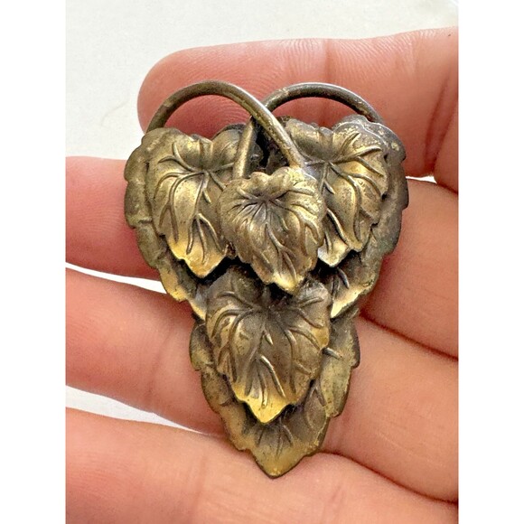 Vintage Gold Tone Leaf Fur Clip 2 Inch Layered Ivy Design - Picture 2 of 7